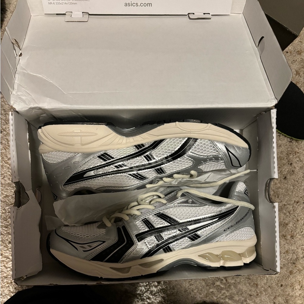 Selling a pair of ASICS kayano JJJJound new